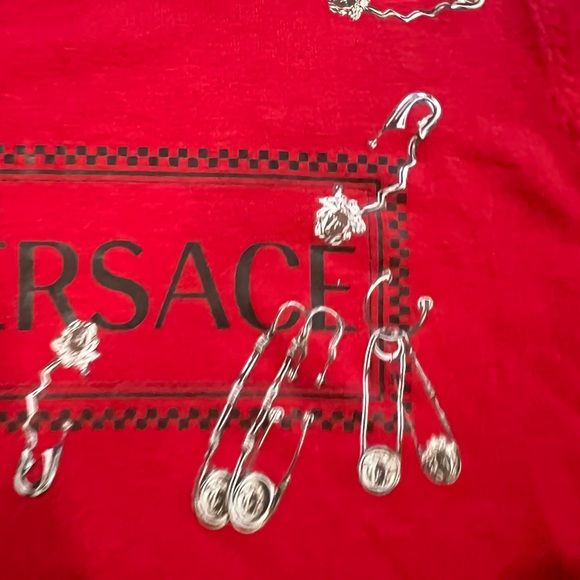 Versace vintage 90s Medusa safety pin print on red sweater - Picture 2 of 11